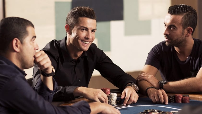 Những sở thích độc lạ của Ronaldo: Chơi poker, sở hữu siêu xe và... 532264